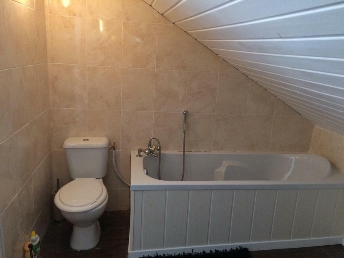 Le Petit Chateau Noyal-Pontivy Esterno foto