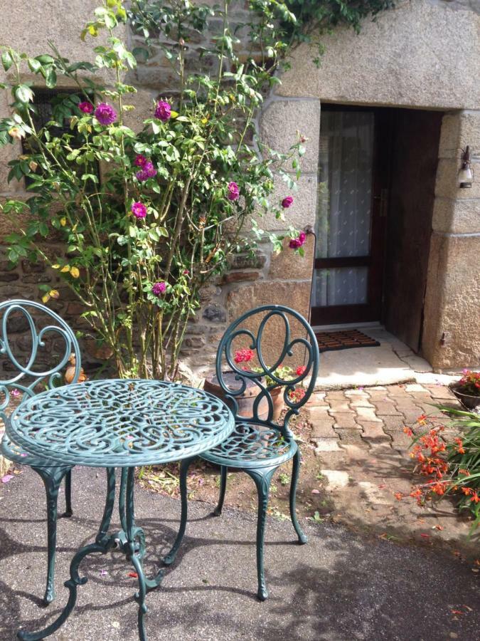 Le Petit Chateau Noyal-Pontivy Esterno foto