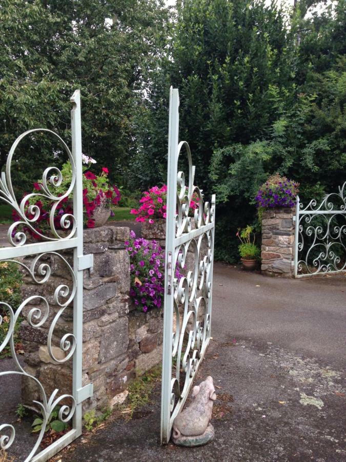 Le Petit Chateau Noyal-Pontivy Esterno foto