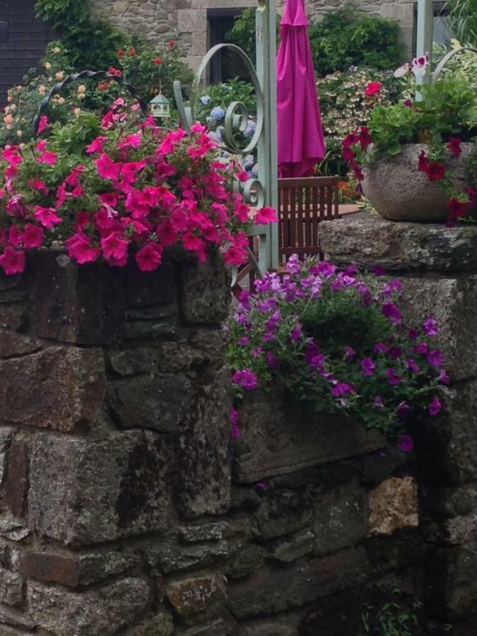 Le Petit Chateau Noyal-Pontivy Esterno foto